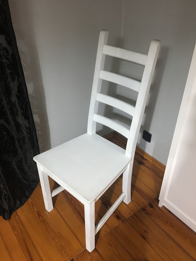 Białe Krzesła