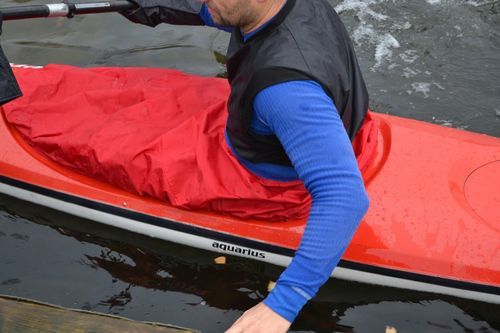 Fartuch kajakowy z pasem neoprenowym w trzech rozmiarach.