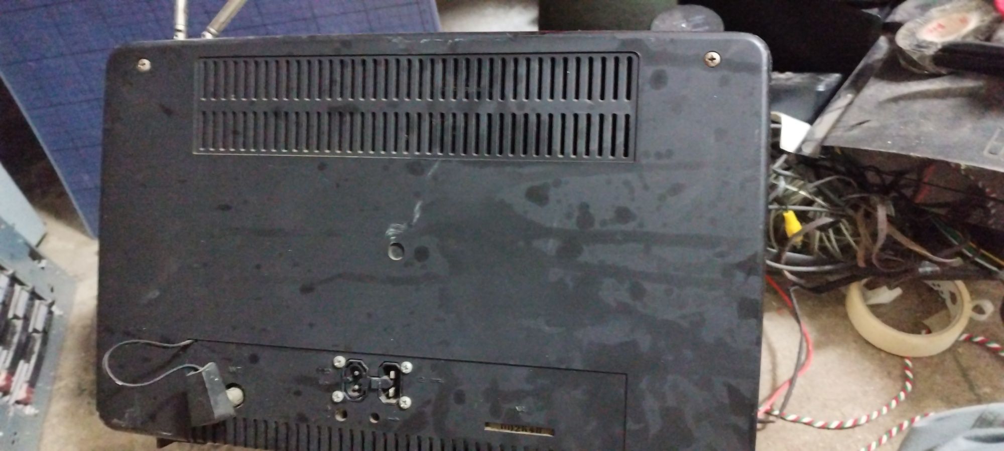 TV muito antiga a preto e branco
