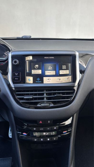 Peugeot 208 gt line 1.2