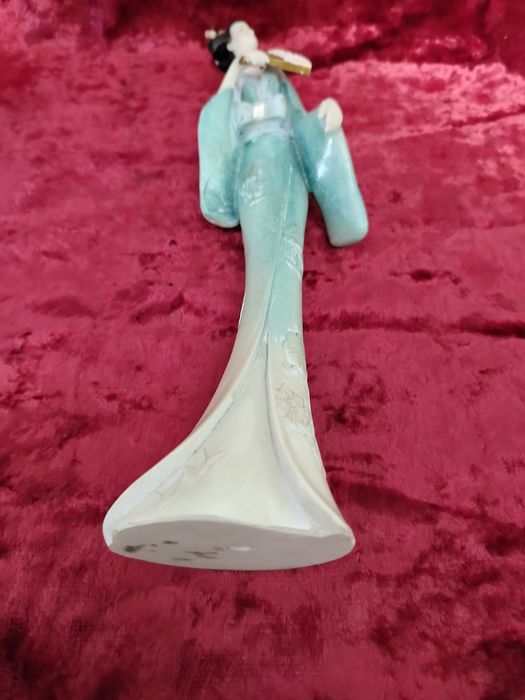 Статуэтка  японка..