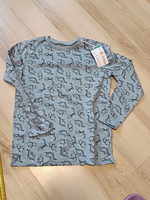 Nowa z metką bluzka chłopięca 122 dinozaury