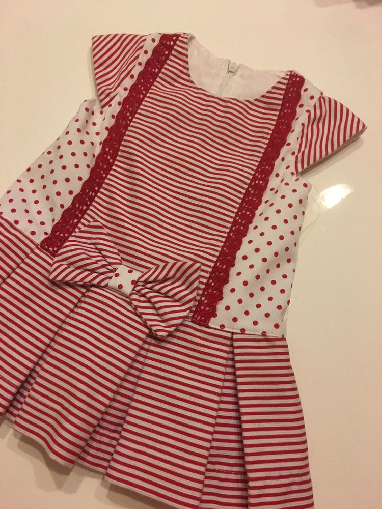 Vestido, 6/12 meses. Ofereço os portes de envio.