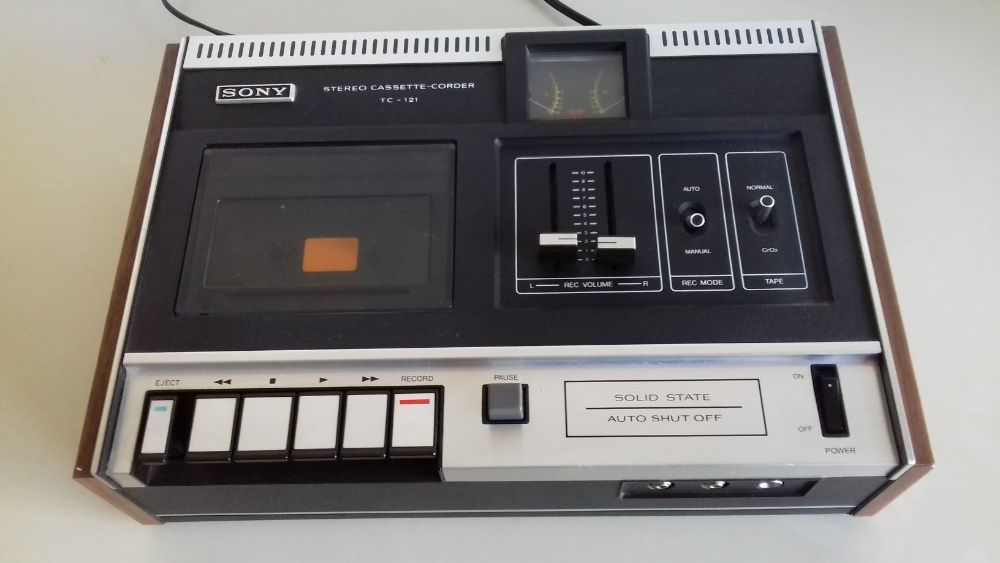 Gravador de cassetes Sony TC-121