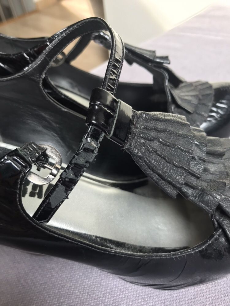 Buty na obcasie lakierkowe