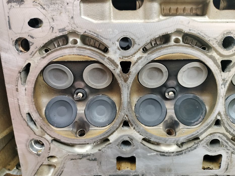 ГБЦ головка блоку 1.6 16V Peugeot 3008 Citroen DS Opel  9822246110