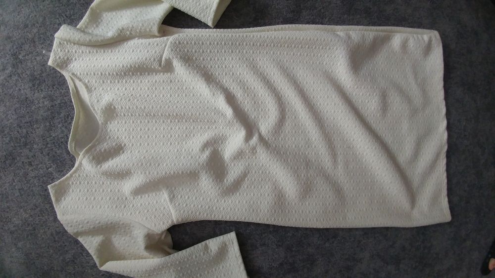 Sukienka ecru tłoczona Rękaw 3/4 rozmiar XS/S