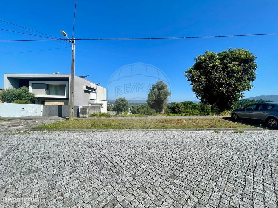 Terreno p/ construção de moradia individual situado em Navarra, Braga