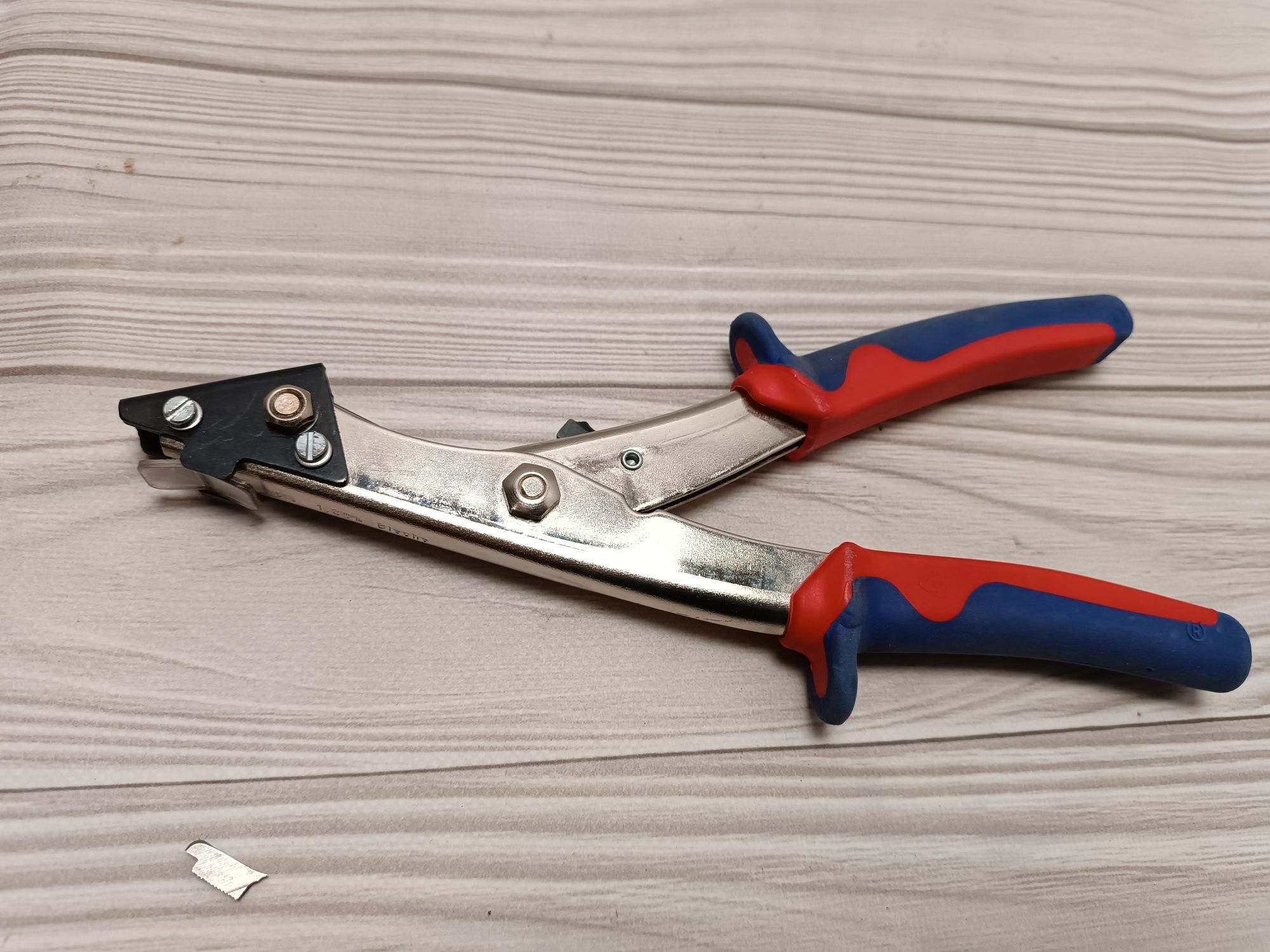 KNIPEX 90 55 280 кліщі висічні, ніж зламаний