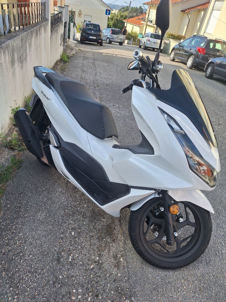 Honda PCX 125cc.