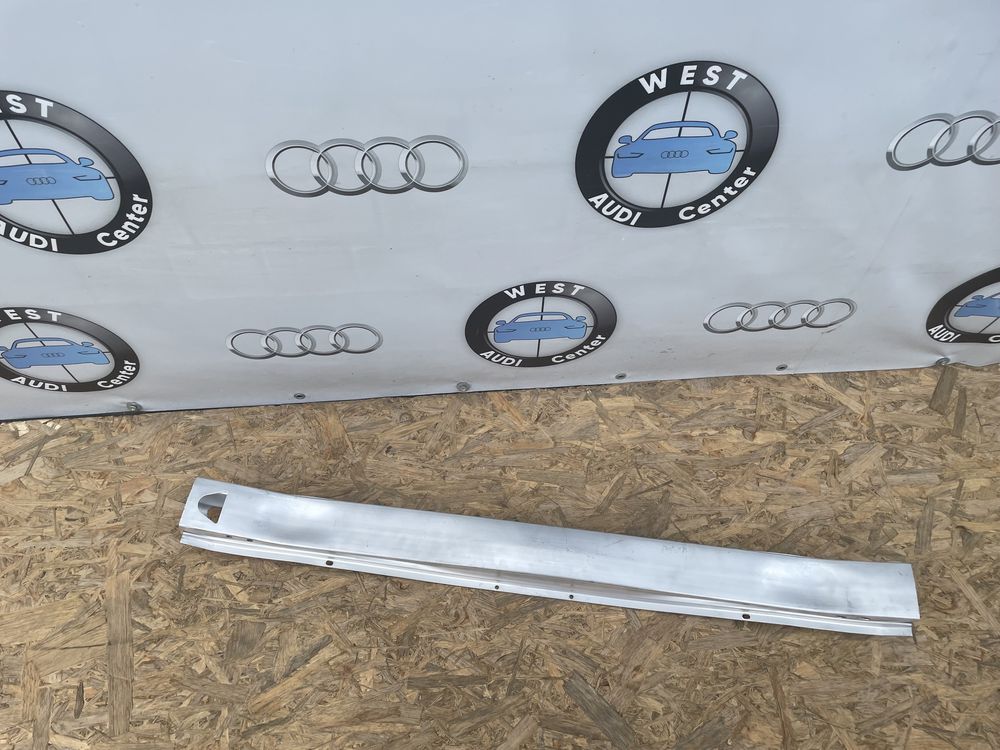 Audi Q5 8R підсилювач переднього бампера ауді ку5 усілітєль