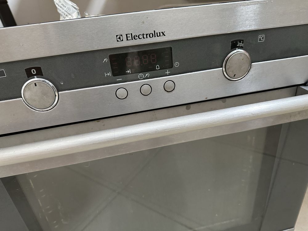 Духовой шкаф Electrolux EOB 64201 X