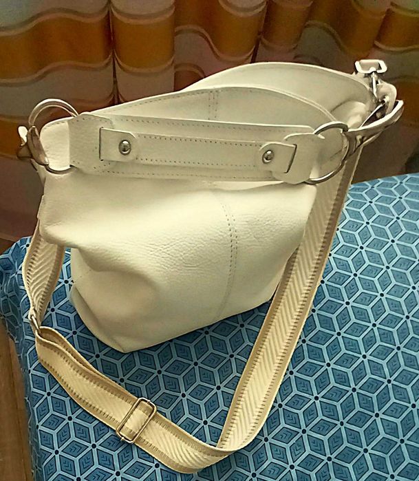 Сумка жіноча бренду Genuine Leather білого кольору