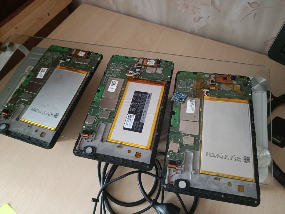 Акумулятор, дисплей для планшета 8 Dell Venue 3830,  + є  запчастини