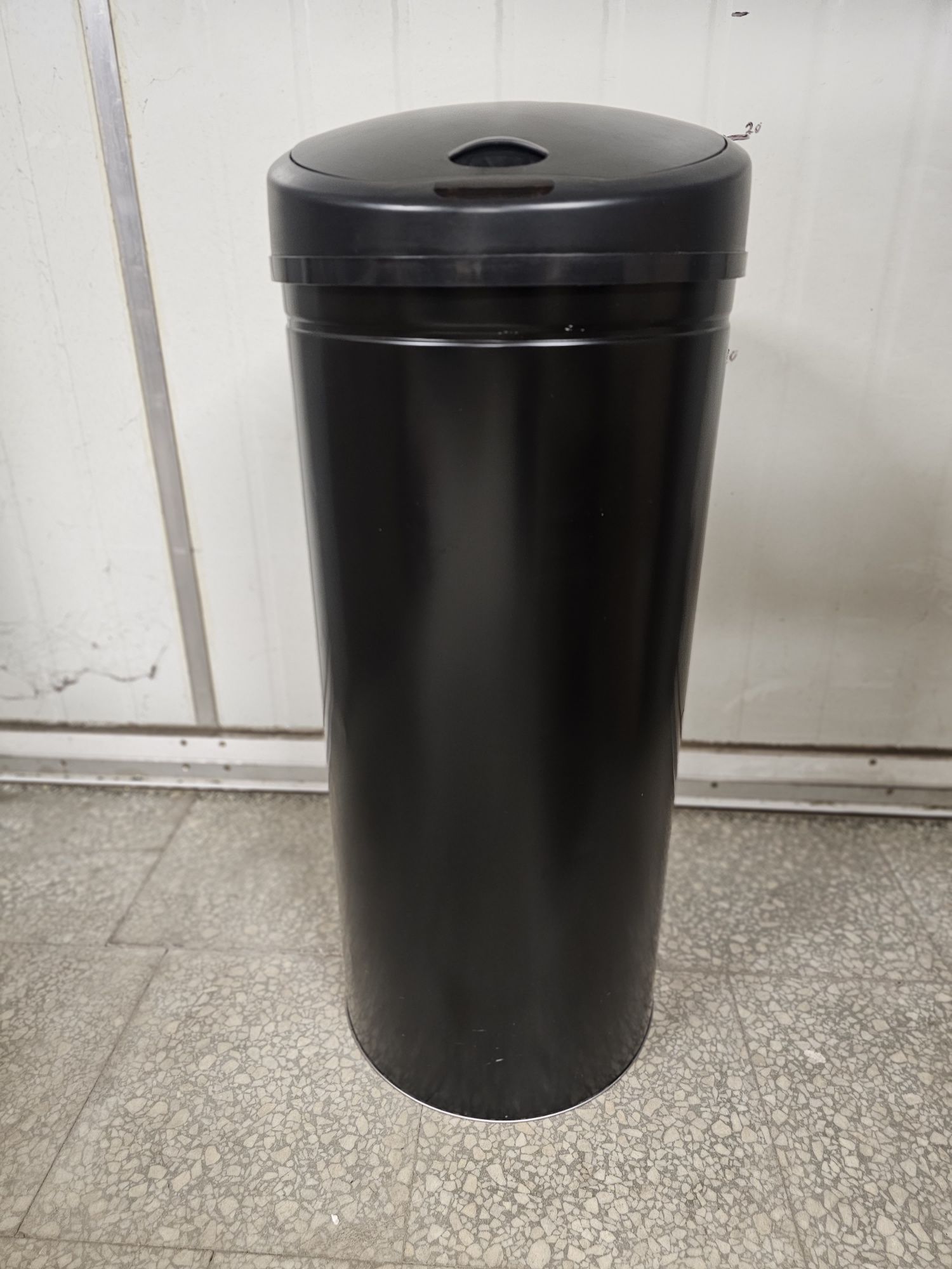 Kosz czarny śmietnik na śmieci automatyczny 56L czujnik ruchu 874025P