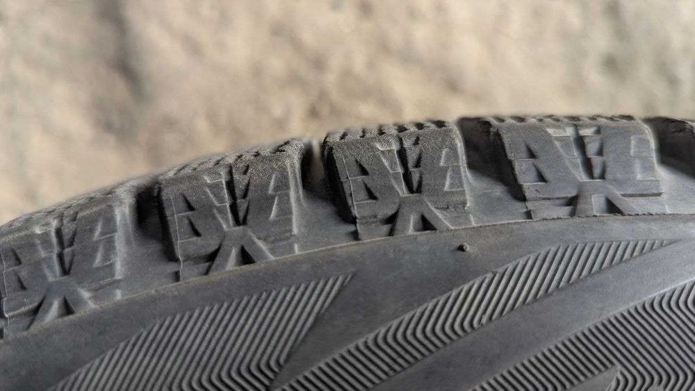 Комплект зимових шин Bridgestone Blizzak