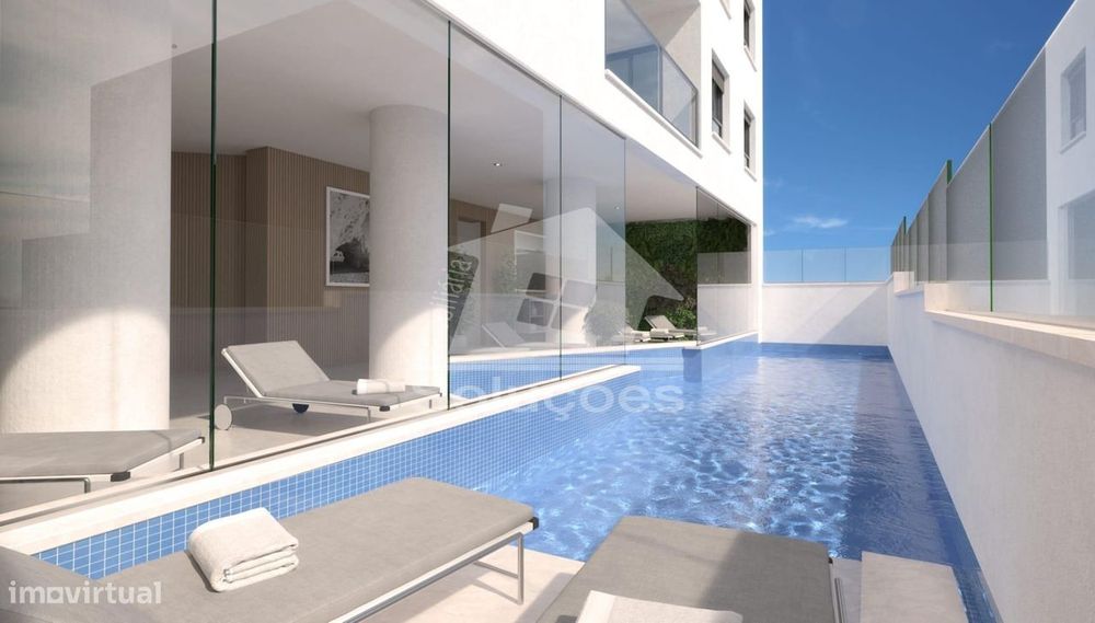 Excelente Apartamento T2 de Luxo em Condomínio Fechado – Praia da Roch