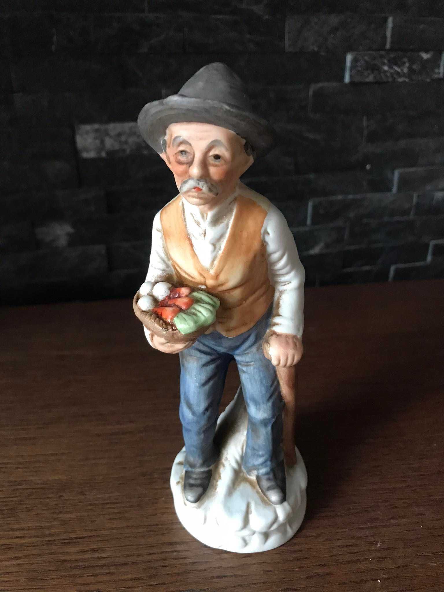 Porcelanowy dziadek z koszem warzyw