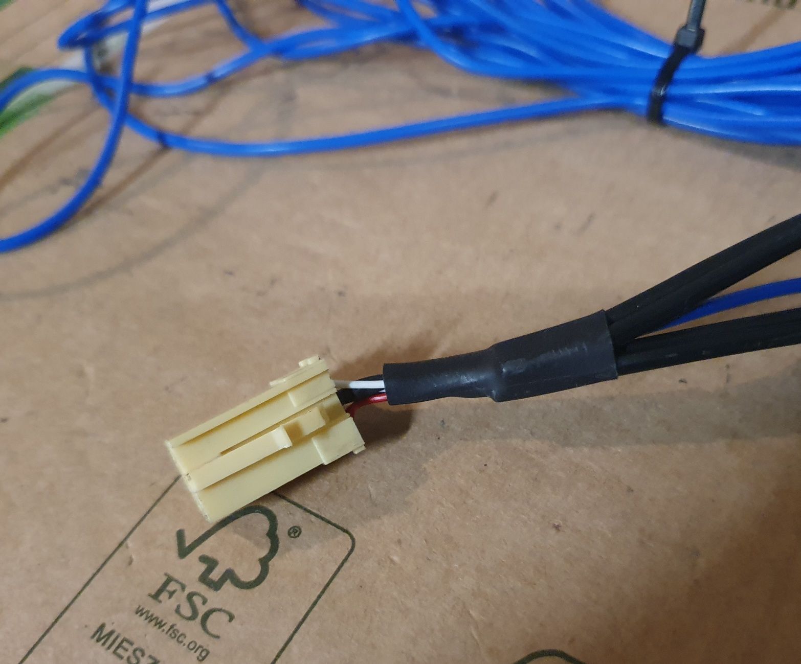mini ISO > 4xRCA + przewód Remote