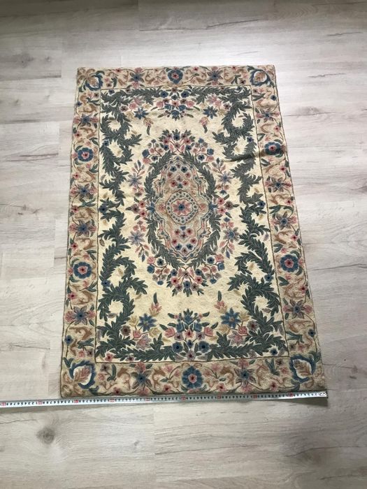 Tapete indiano bordado manualmente