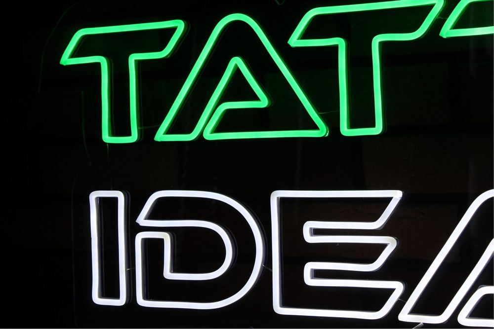 Napis neon TATTO IDEAS