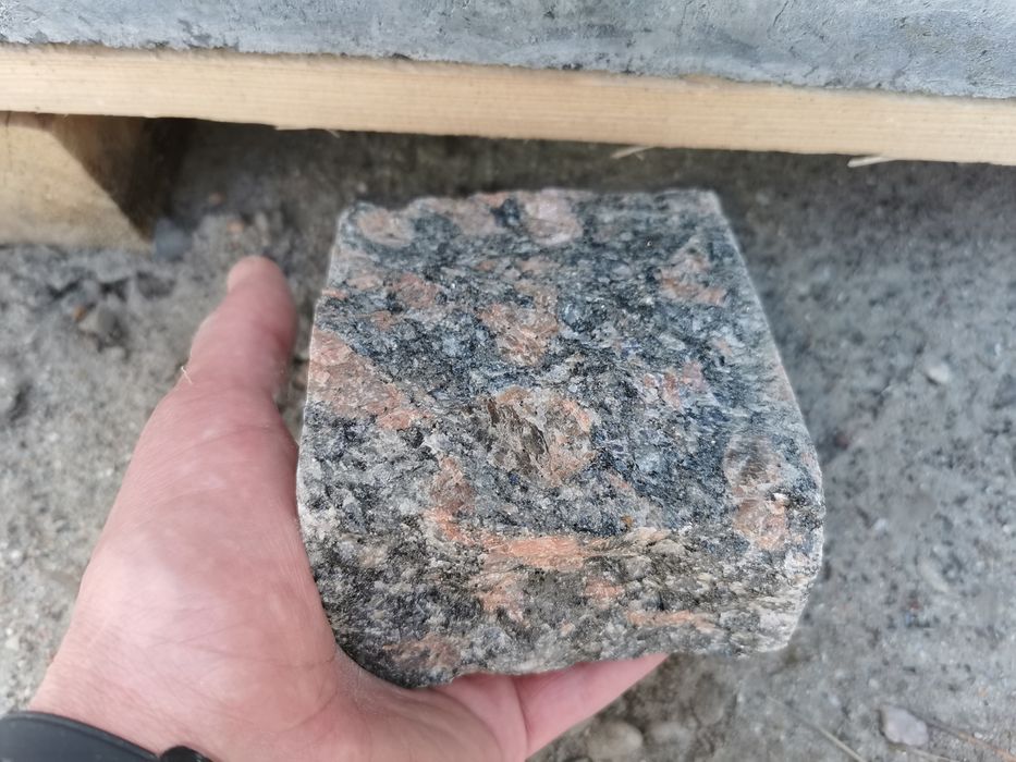 Kostka Granitowa cięto łupana na podjazd 10x10x5 cm na podjazdy PROMO!