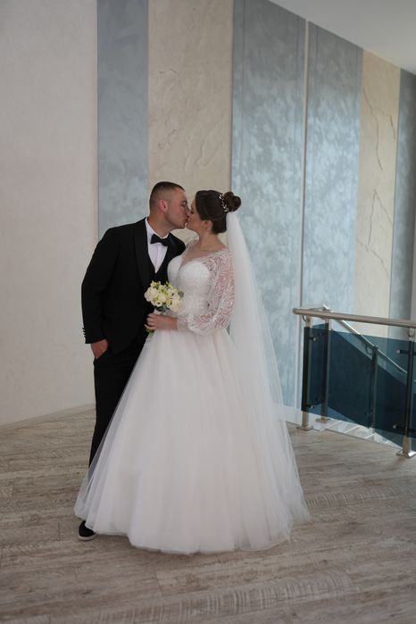 Продам весільну сукню не вінчана , одягалась тільки на розпис, L Xl