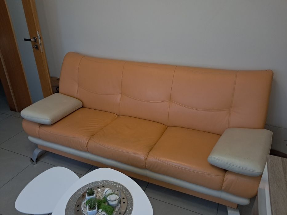 Sofa kanapa rozkładana skóra Używana wersalka z funkcją spania