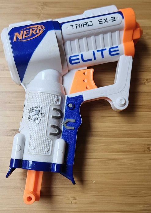 Pistolety NERF z nabojami