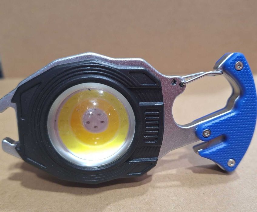 Брелок с зажигалкой и отвёртка и аккумуляторный