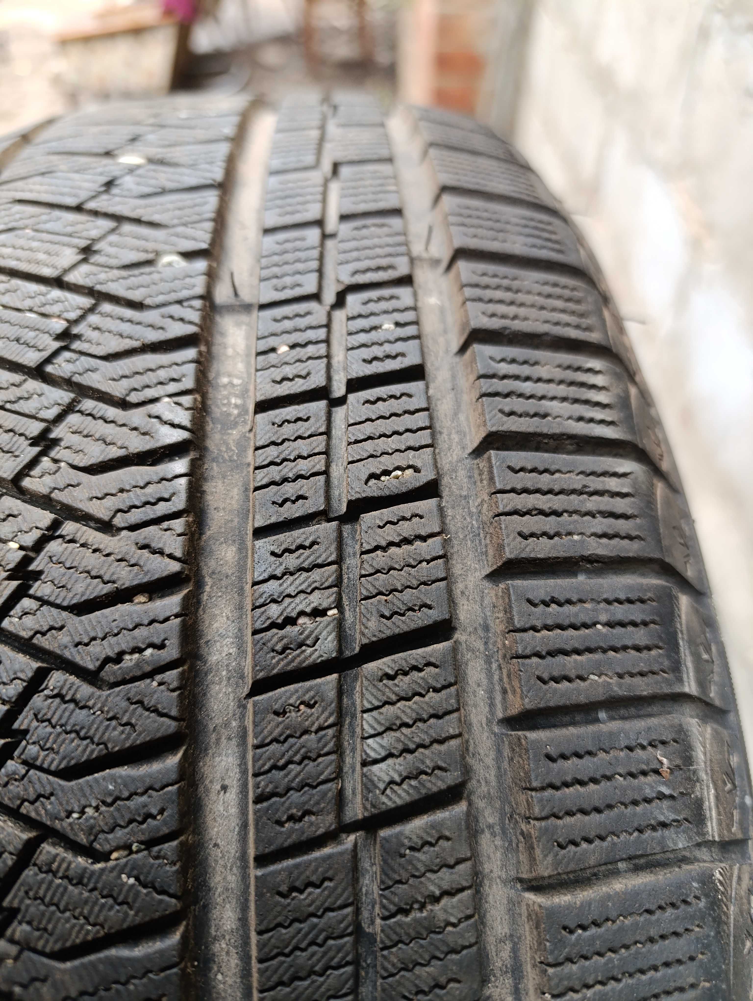 Комплект зимової резини 235/60R17 106H б/в більше 50% протектору