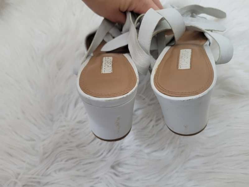 Szare, skórzane, wiązane sandały na obcasie klocku, Topshop 38 23,5 cm
