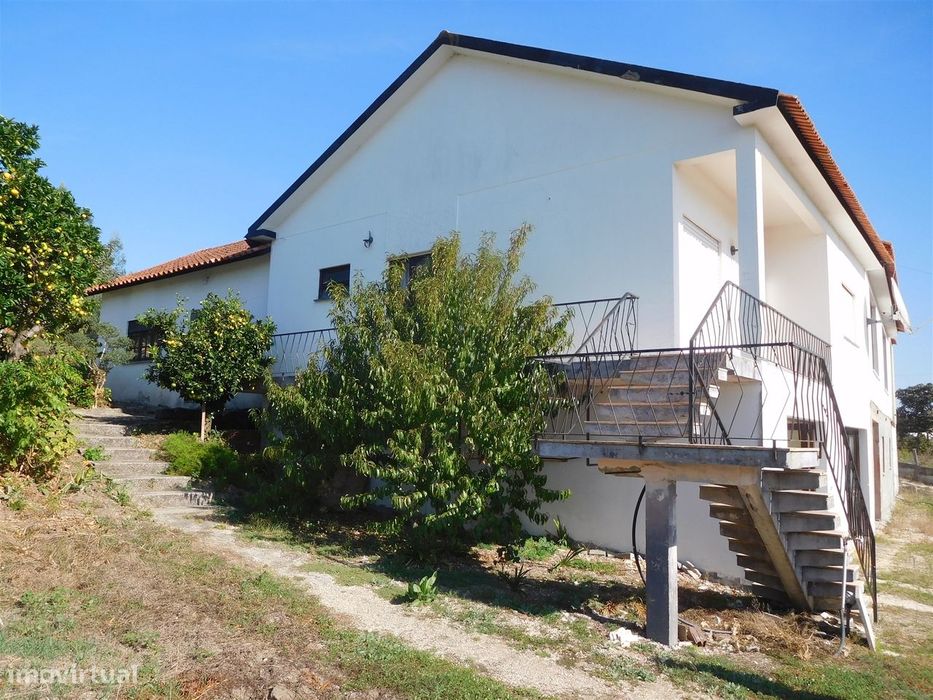 OPORTUNIDADE / Quinta com Moradia T3 / Vinha da Rainha / Soure / Coimb