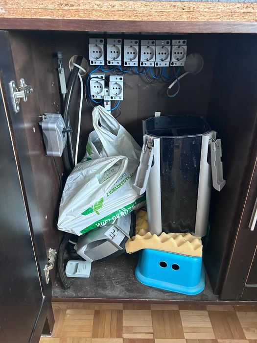 Sprzedam akwarium 240 litrów   z kompletnym wyposażeniem.