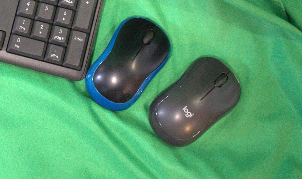 Teclado e Mouse Logitech - Não Funcionais (Para Peças ou Conserto)