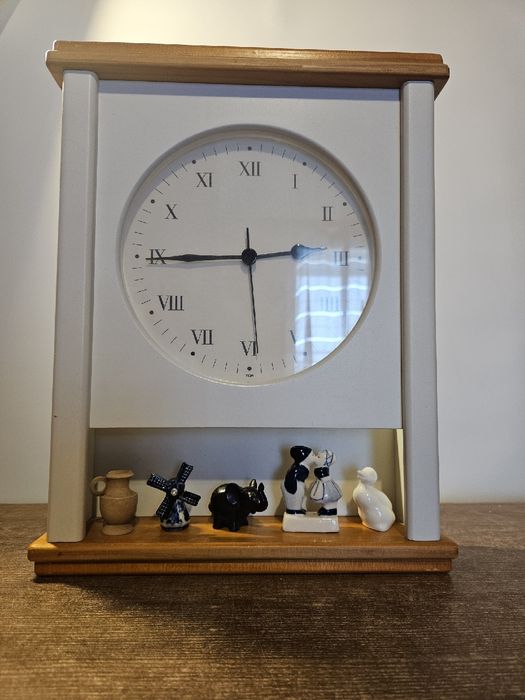 Zegar kominkowy, nowoczesny w obudowie drewnianej