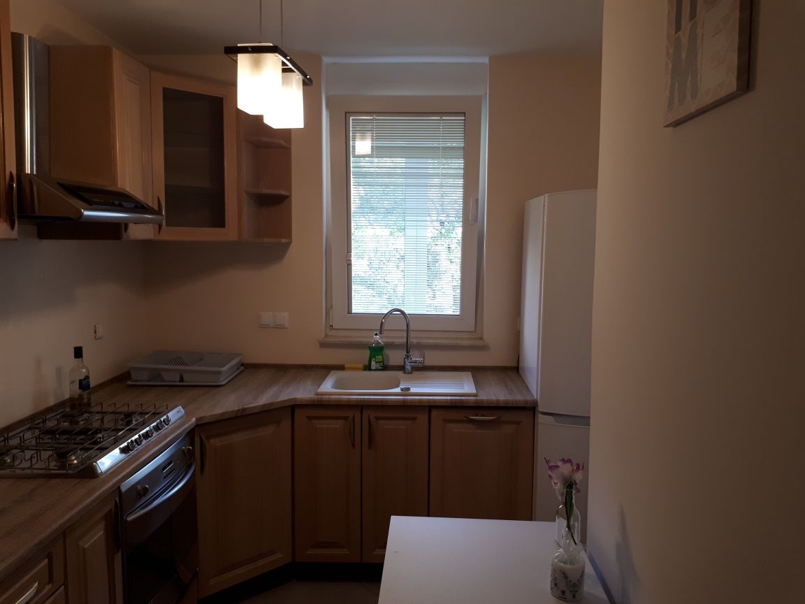 **Rooms for girls close to the subway available from August 31st**