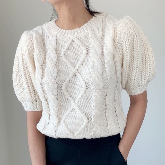 Светр теплий молочний з короткими рукавами з косами зимовий вʼязаний