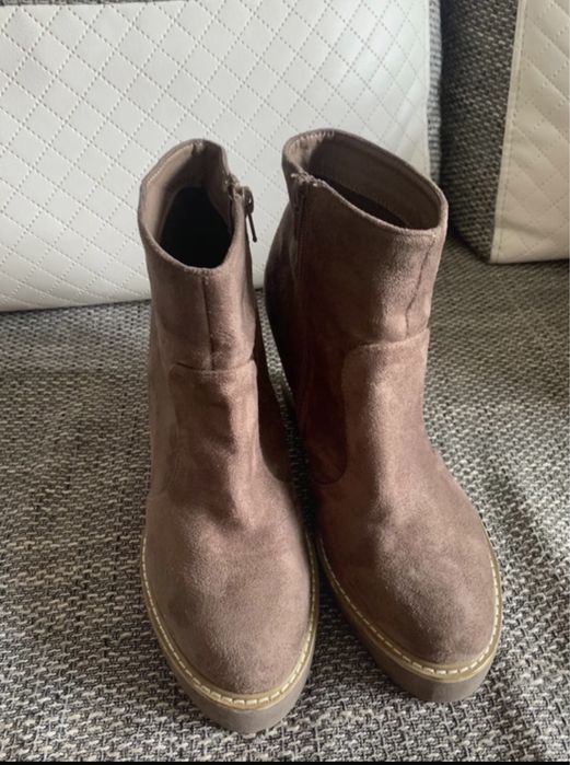 Botki Na koturnie Monnari  Nowe rozm. 39