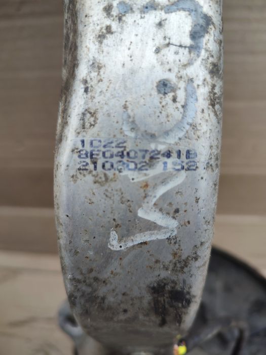 Передня цапфа поворотний кулак лівий і правий Ауді А4В6,А4В7..