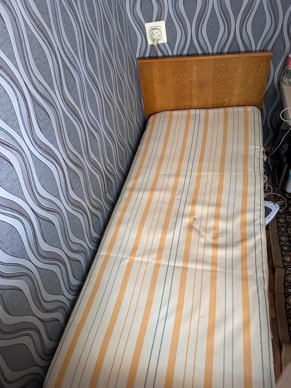 Продаю ліжко з матрасом!