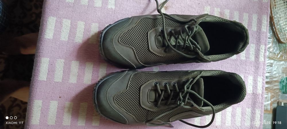 Продам тактичні кросівки