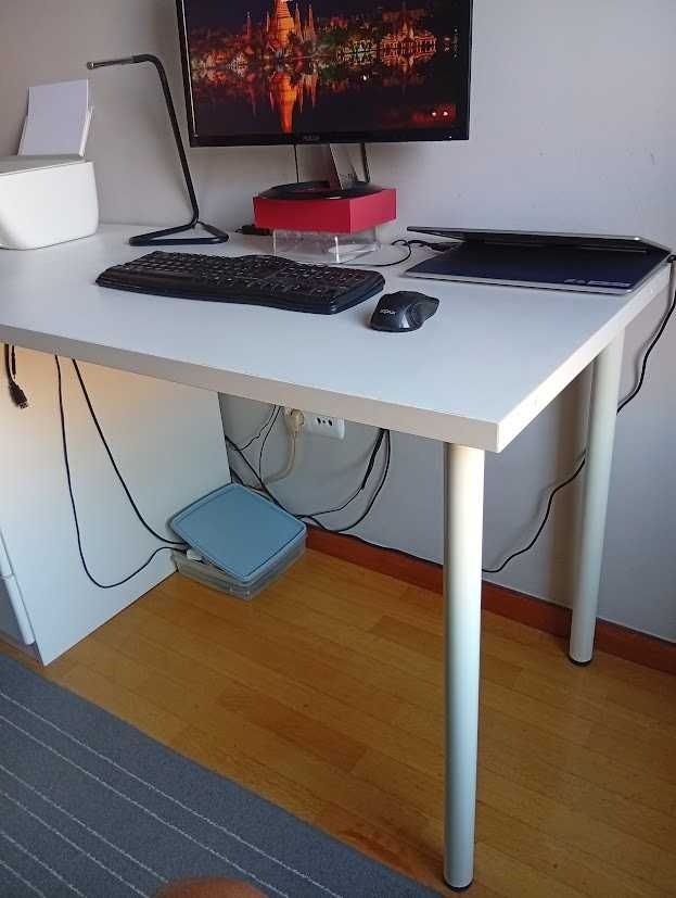 Secretária IKEA com gavetas