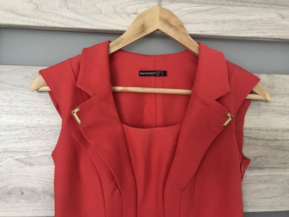 Nieużywana czerwona sukienka r. 36 - 38