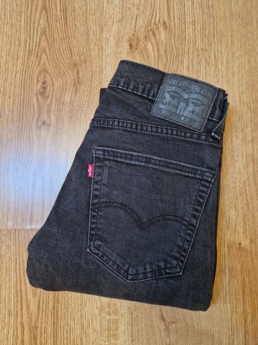 Levi's 502 Pretas