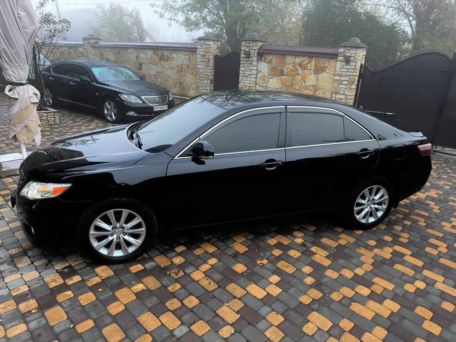 Продам надійний і досить в гарному стані легендарну тойоту.