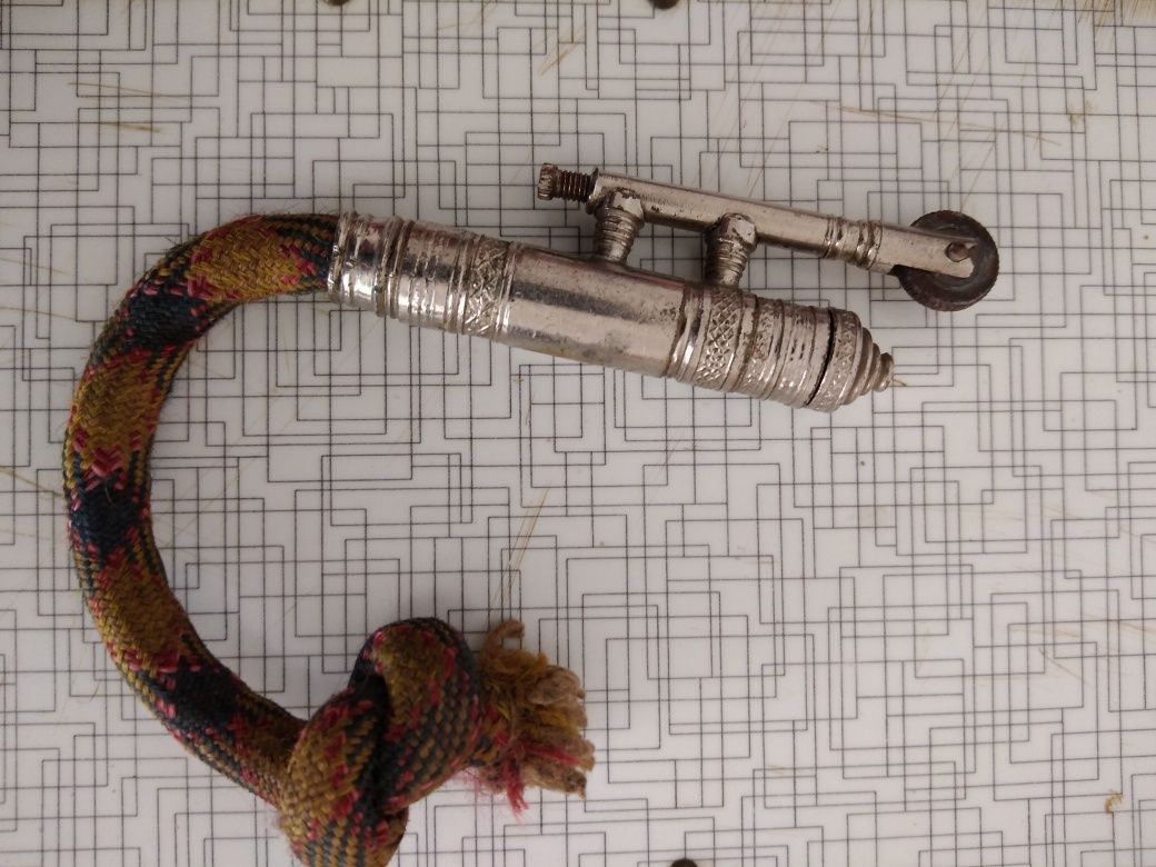 2 isqueiros antigos