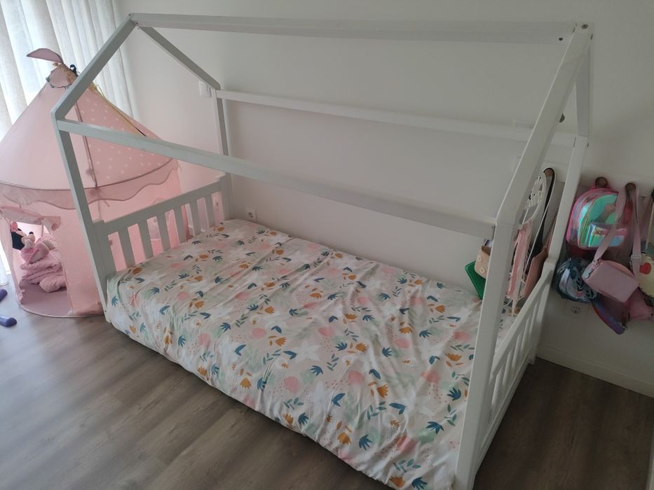Cama Montessori formato casinha