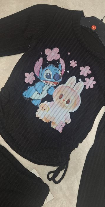 Conjunto de cor preta com bonecos