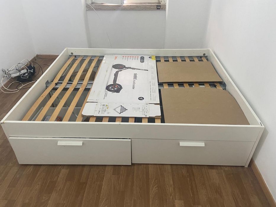 Cama de casal com 4 gavetas , branco